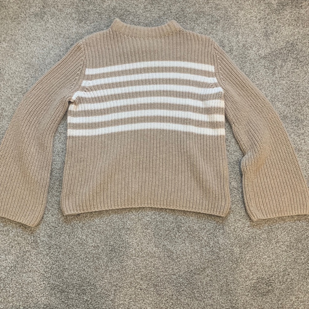 Gap sweater